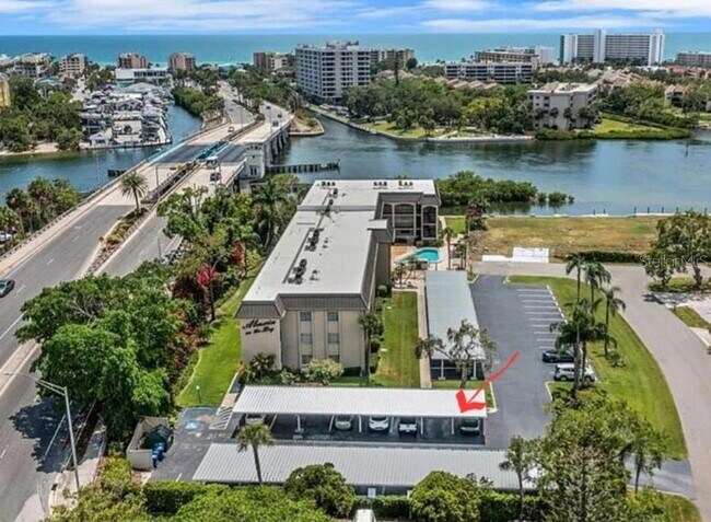 Building Photo - "Fully Renovated 2-Bed, 2-Bath Condo on Minutes from Siesta Key Beach