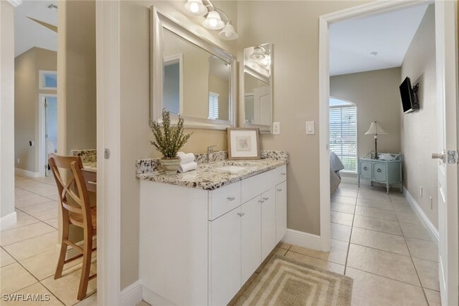 Building Photo - 2236 SW 27th St