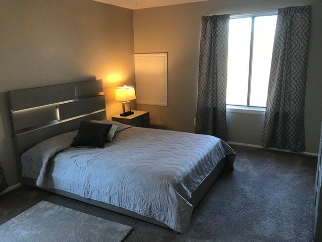 Building Photo - 5200 Hilltop Dr