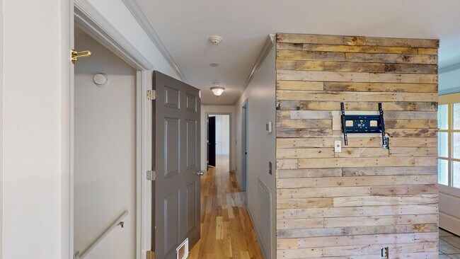 Building Photo - 107 Nimitz Cir