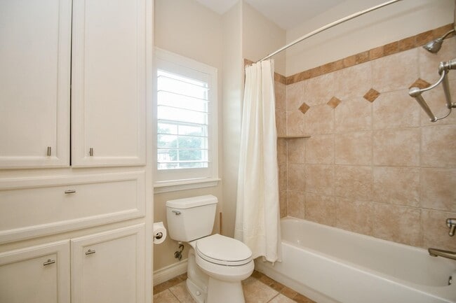 Building Photo - 7626 E Jordan Cove