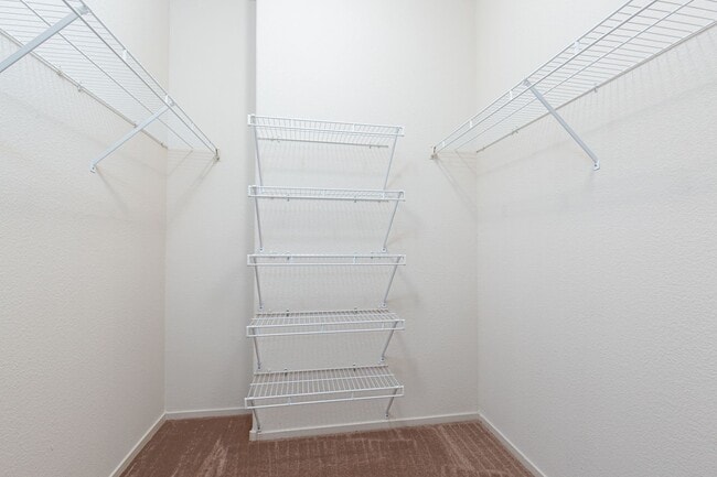 Building Photo - 1st floor unit in well maintained gated NW community with pool and spa