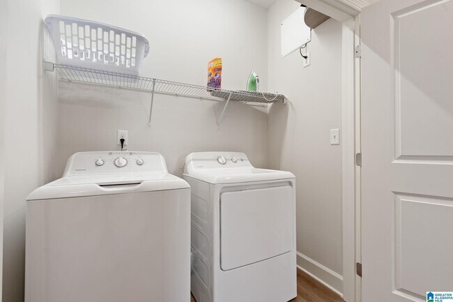 Building Photo - 829 21st Ave E