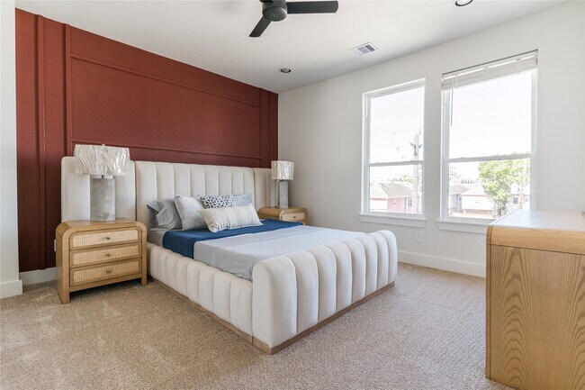 Building Photo - 2426 Ella Blvd