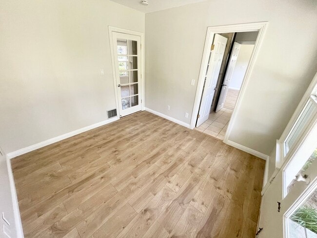 Building Photo - *** Gorgeous 4 bed 3 bath Single Family Ho...