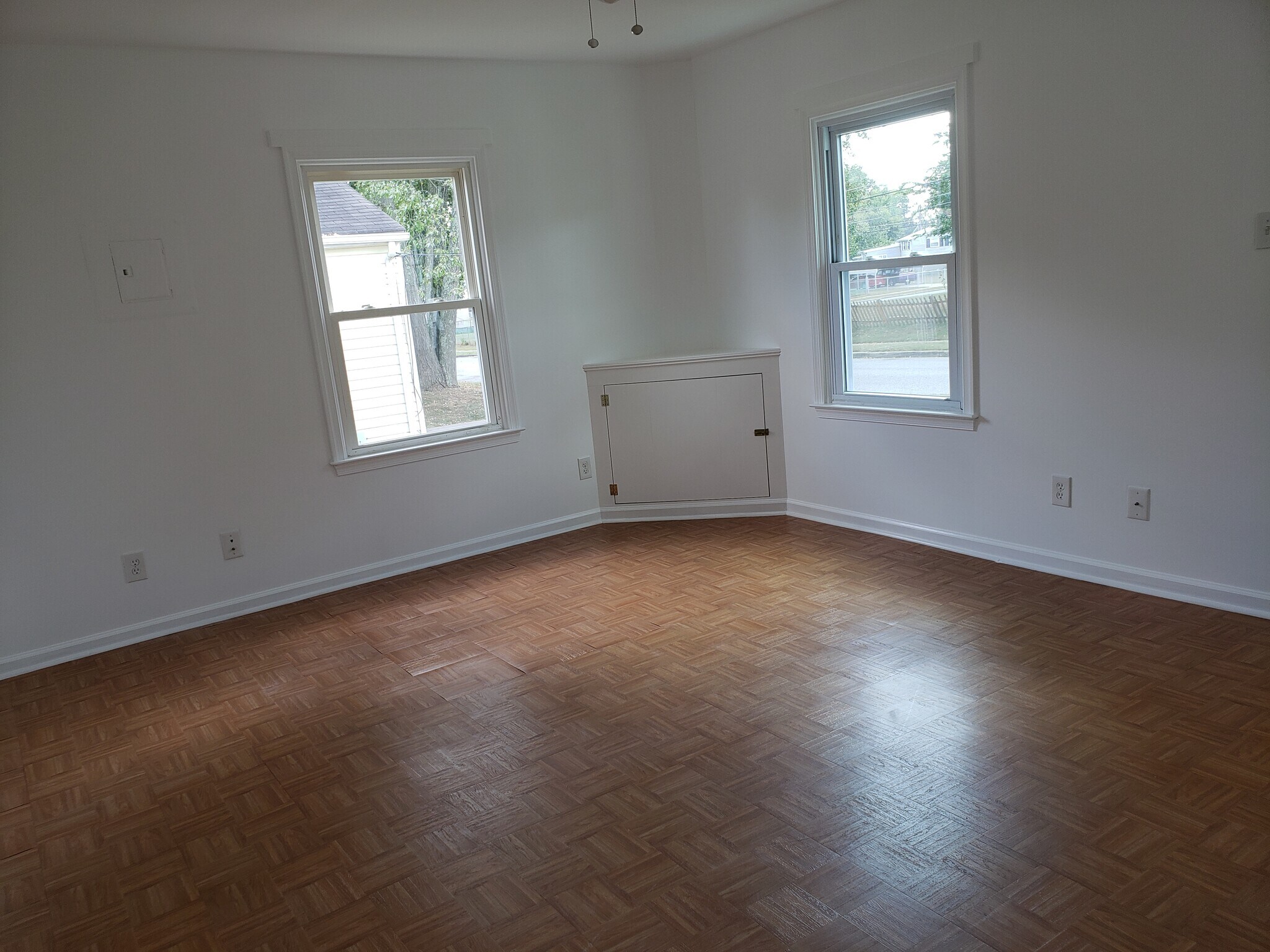 Family Room - 651 Plater St