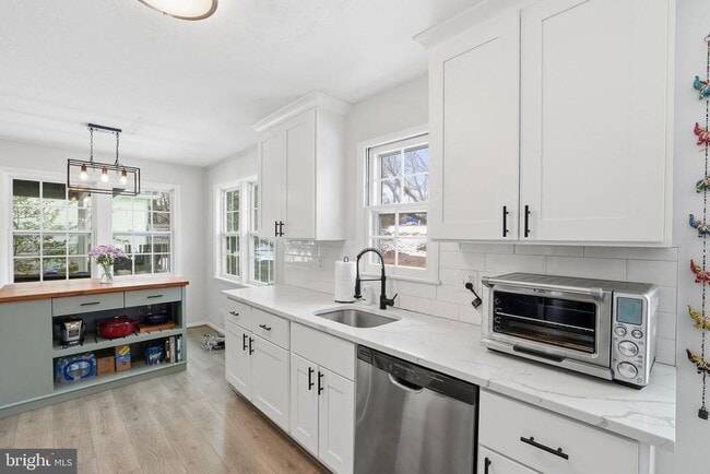 Building Photo - 2207 Victor Ct