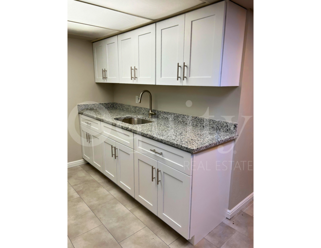 Building Photo - 105 E 500 N