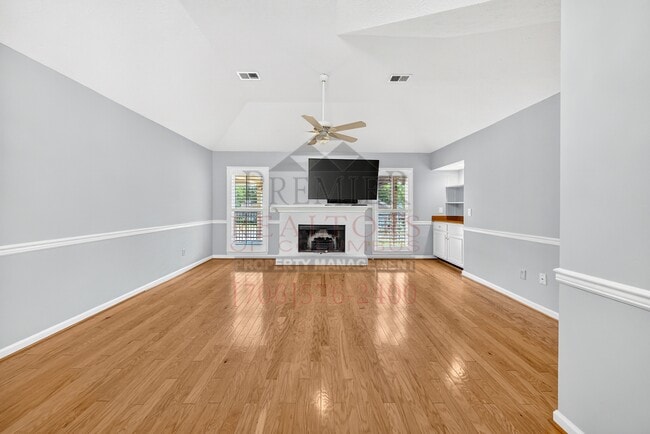 Building Photo - 7005 Robin's Nest Dr