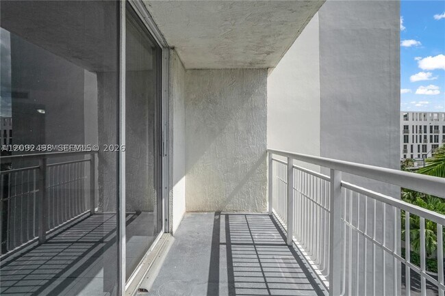 Building Photo - 1688 West Dr
