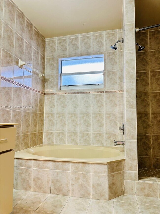 Building Photo - 1101 NW 134th Pl