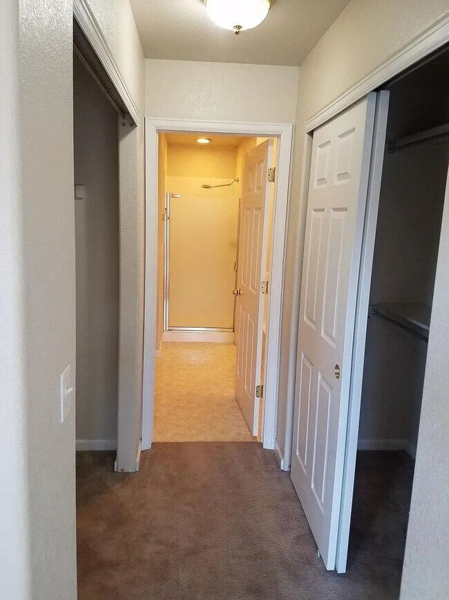 Building Photo - Lake Side Denver Townhome