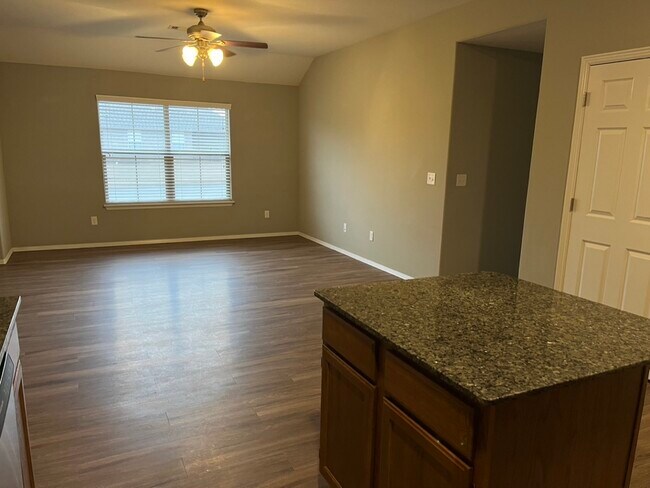 Building Photo - 3301 SW Windrift Ave