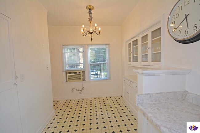 Building Photo - 5727 Carlton Way