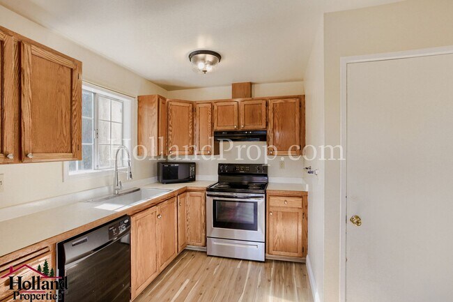 Building Photo - Charming 3-Bedroom Home in Highly Walkable Milwaukie Neighborhood!