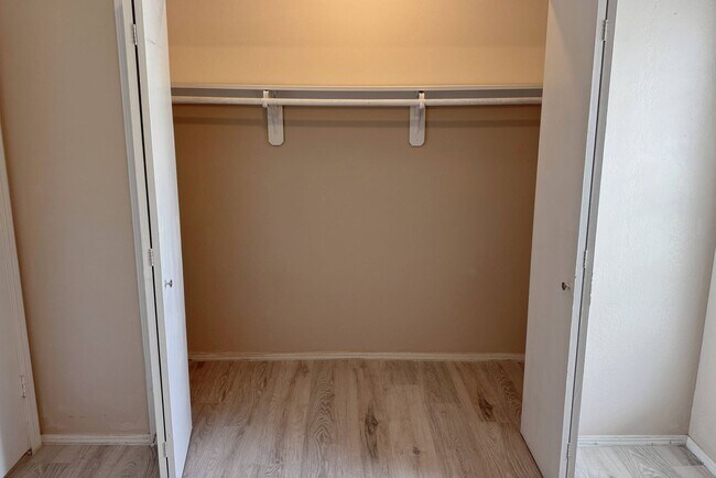 Building Photo - 1901 W Wenonah Blvd