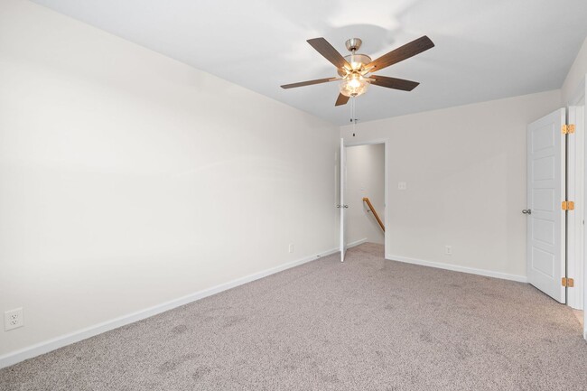 Building Photo - 2 Bedroom Condo For Rent Near Riverside Dr...