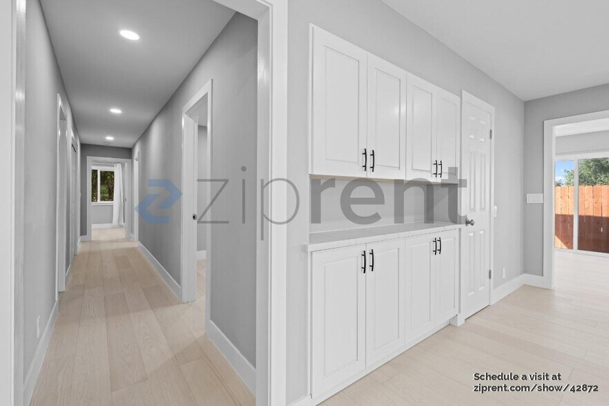 Building Photo - 3727 Northridge Dr