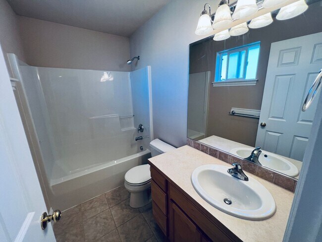 Building Photo - Beautiful 4 bedroom, 3 bath Mount Vernon Home
