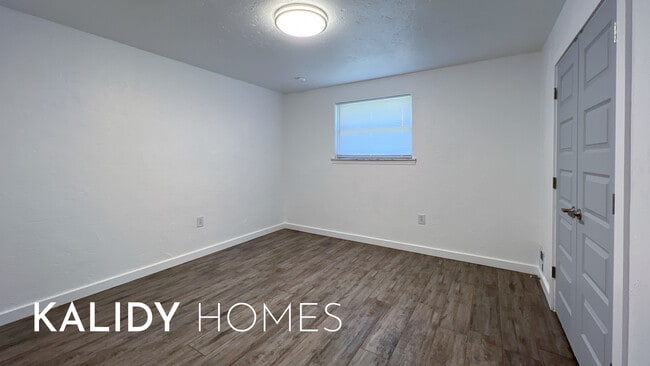 Building Photo - 702 Amity Ln