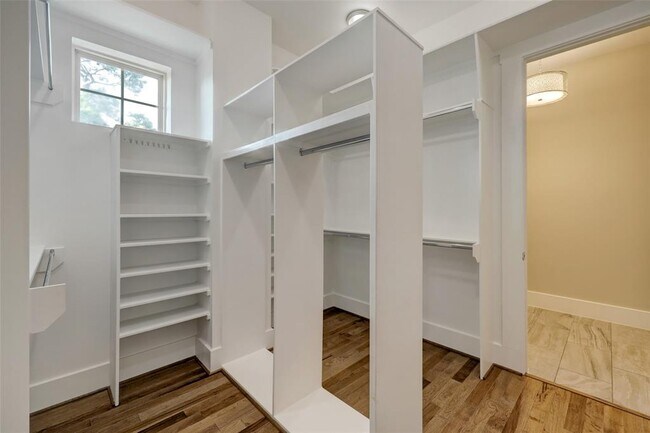 Building Photo - 1504 W 24th St