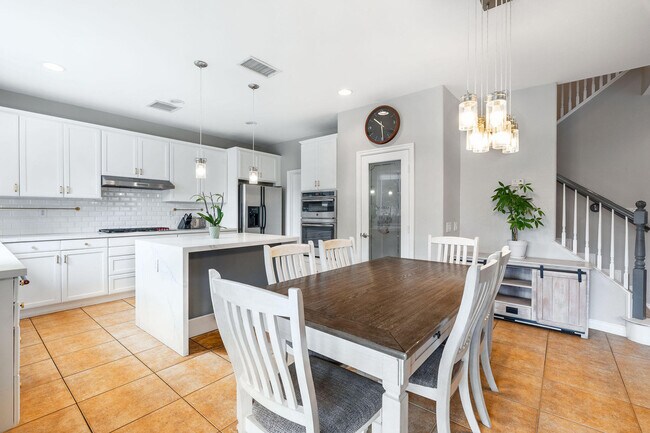 Building Photo - 282 Paseo Vista Cir