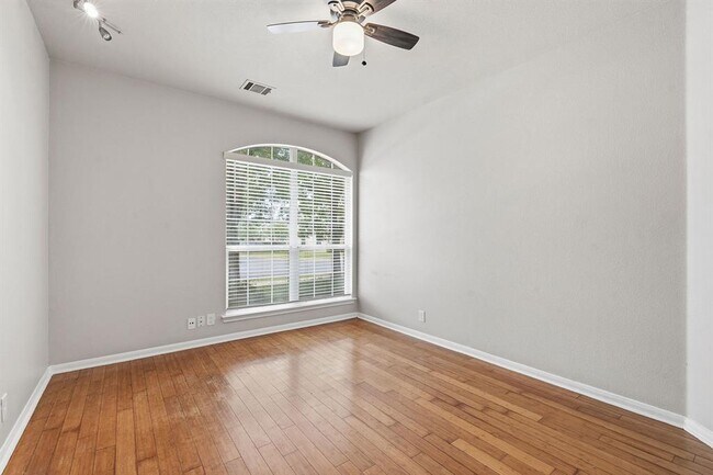 Building Photo - 4036 Barlow Dr