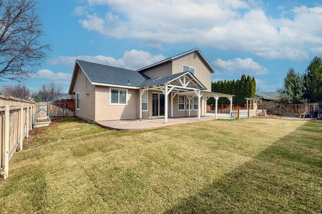 Building Photo - 2109 E Redwick Dr