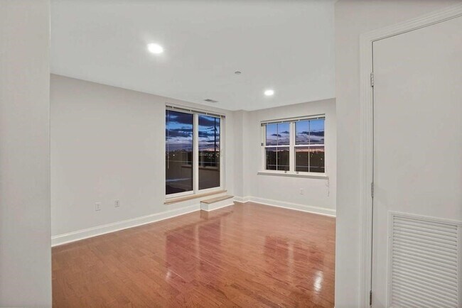 Building Photo - 120 Wyllis Ave