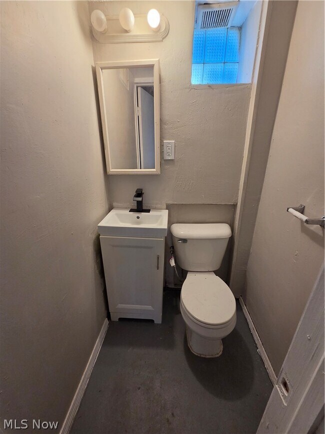 Building Photo - 994 Yellowstone Rd