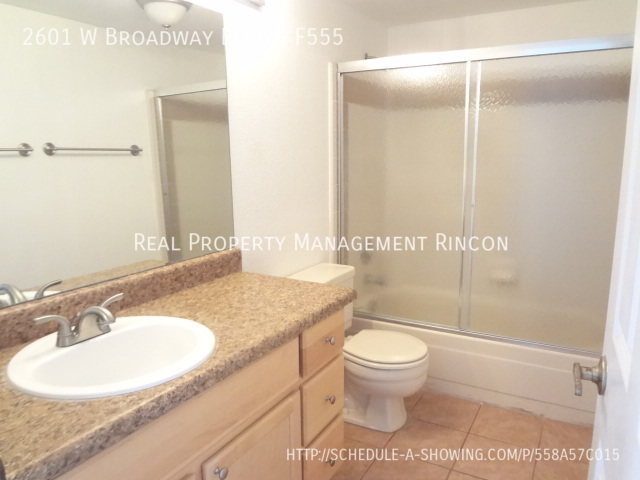 Building Photo - Gorgeous 1bed with office/den!