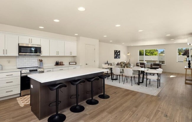 Building Photo - 6628 52nd Ave W