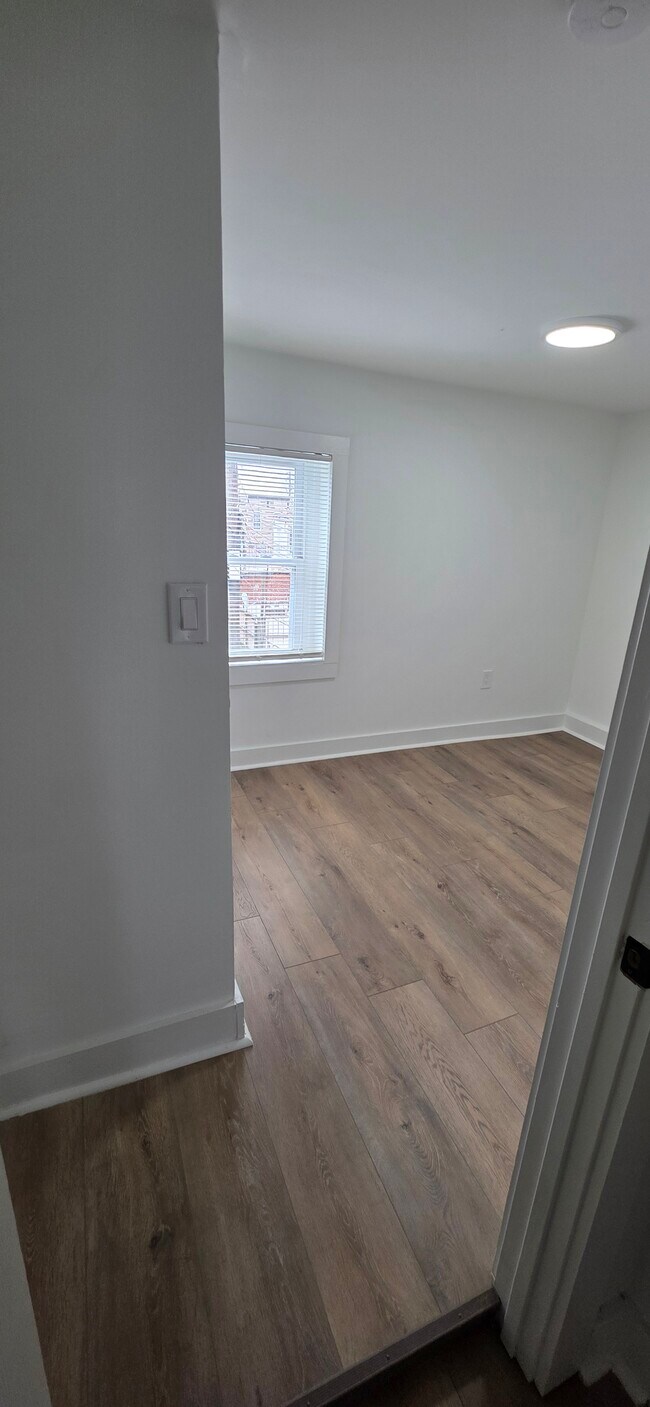 Building Photo - 801 N Port St