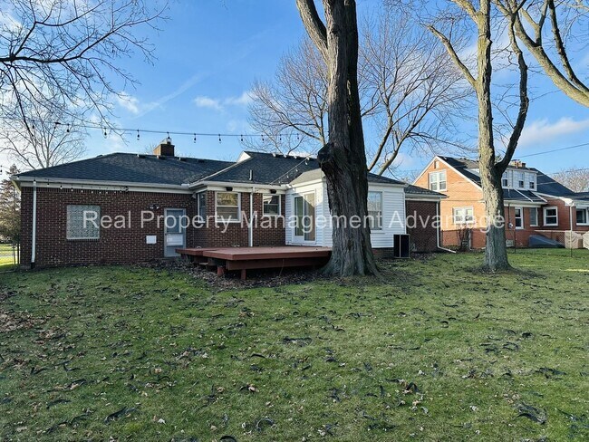 Building Photo - Charming 3-Bedroom Ranch minutes from Woodward Ave, Birmingham, and Berkley!