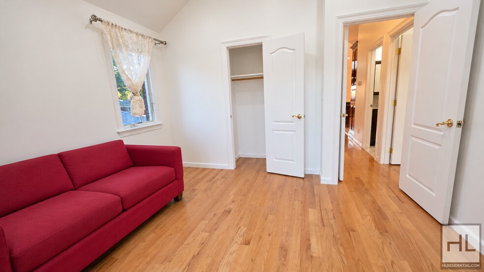 Building Photo - Bright Whitestone 3-Bedroom with Vaulted Ceilings & a Covered Balcony