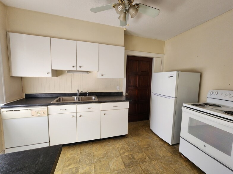 Kitchen with updated features and cabinets with dishwasher, fridge/freezer and range - 1382 Webb Rd