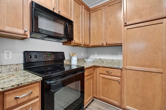 Building Photo - Tons of Upgrade! Beautiful 2 Bedroom, 2.5 Bath Condo in Waterford@ Cary Park, Available Now!