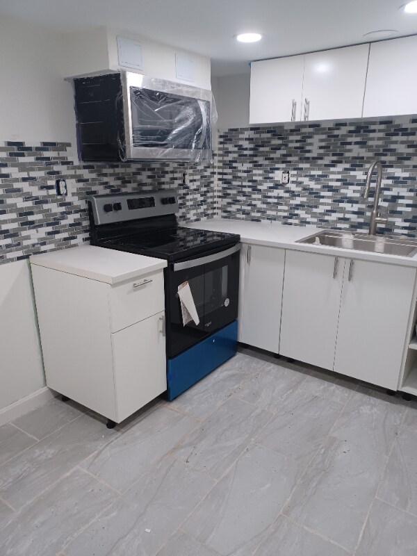 Building Photo - 532 Main St