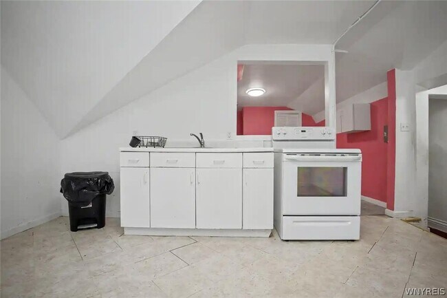 Building Photo - 485 Porter Ave