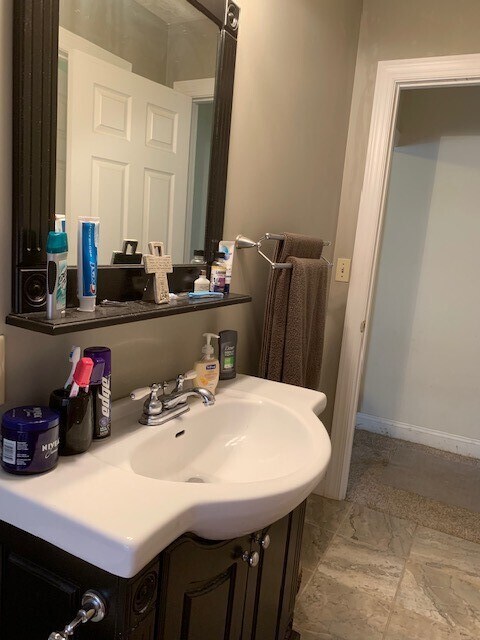 Building Photo - 106 E Vermilya Ave