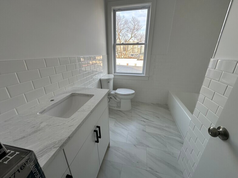 Building Photo - 26 Taff Ave