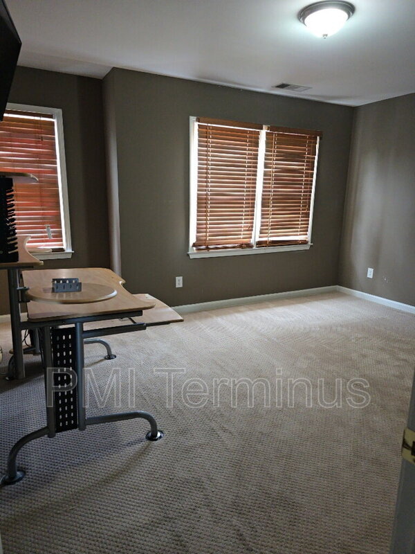 Building Photo - 3307 Fieldwood Dr SE