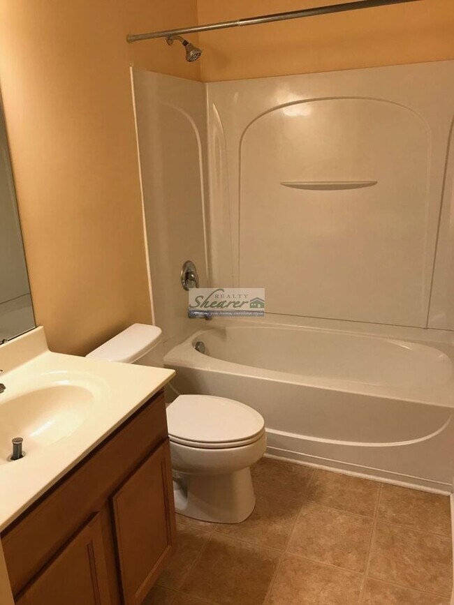 Building Photo - Canterfield in Harrisburg - Great 4 Bed, 2...