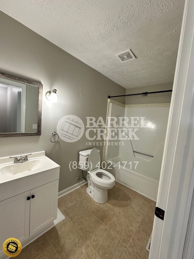 Building Photo - 2-Bed 1.5-Bath Townhome