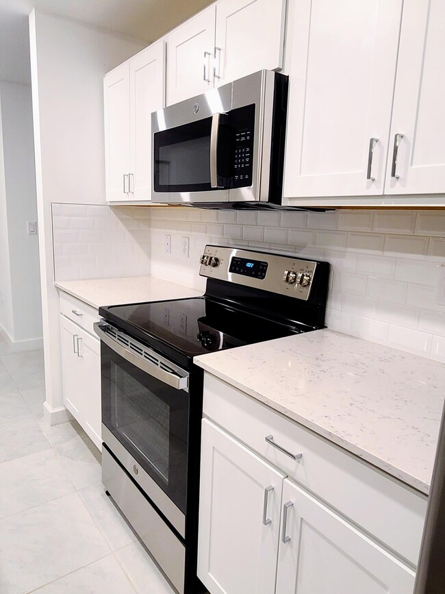 Building Photo - 6745 Broadwater Ln