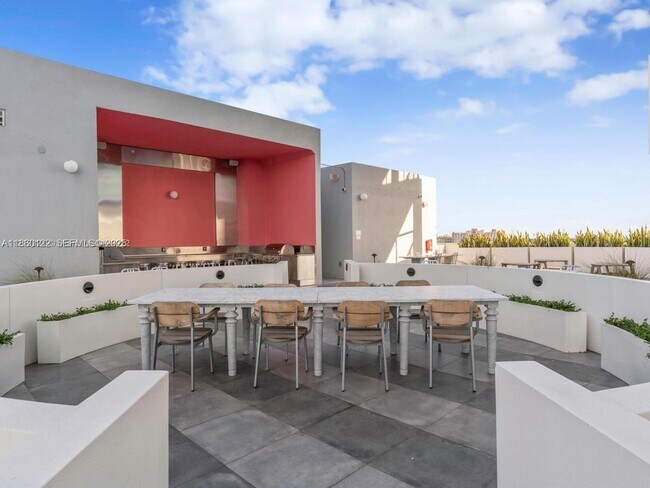 Building Photo - 2000 Metropica Wy