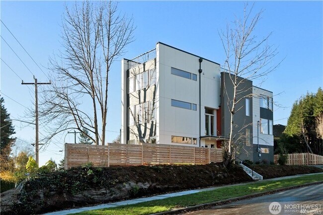Building Photo - 5207 S Willow St