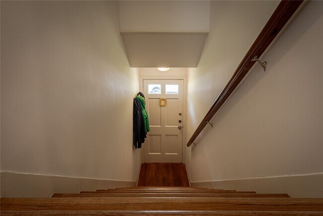 Building Photo - 410 W 34th St