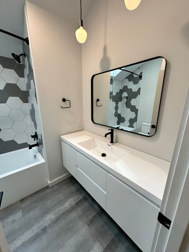 Building Photo - Brand New ADU in NE Portland!