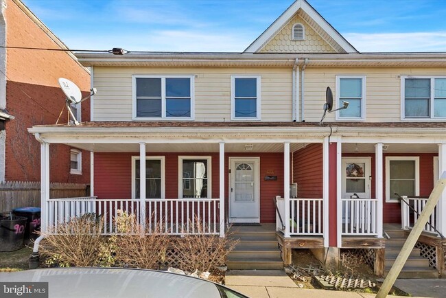 Building Photo - 908 Green St